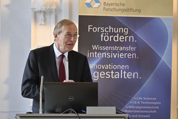 Prof. Dr. Dr. h.c. Arndt Bode (Bayerische Forschungsstiftung) (Bild: FAU/Harald Sippel)