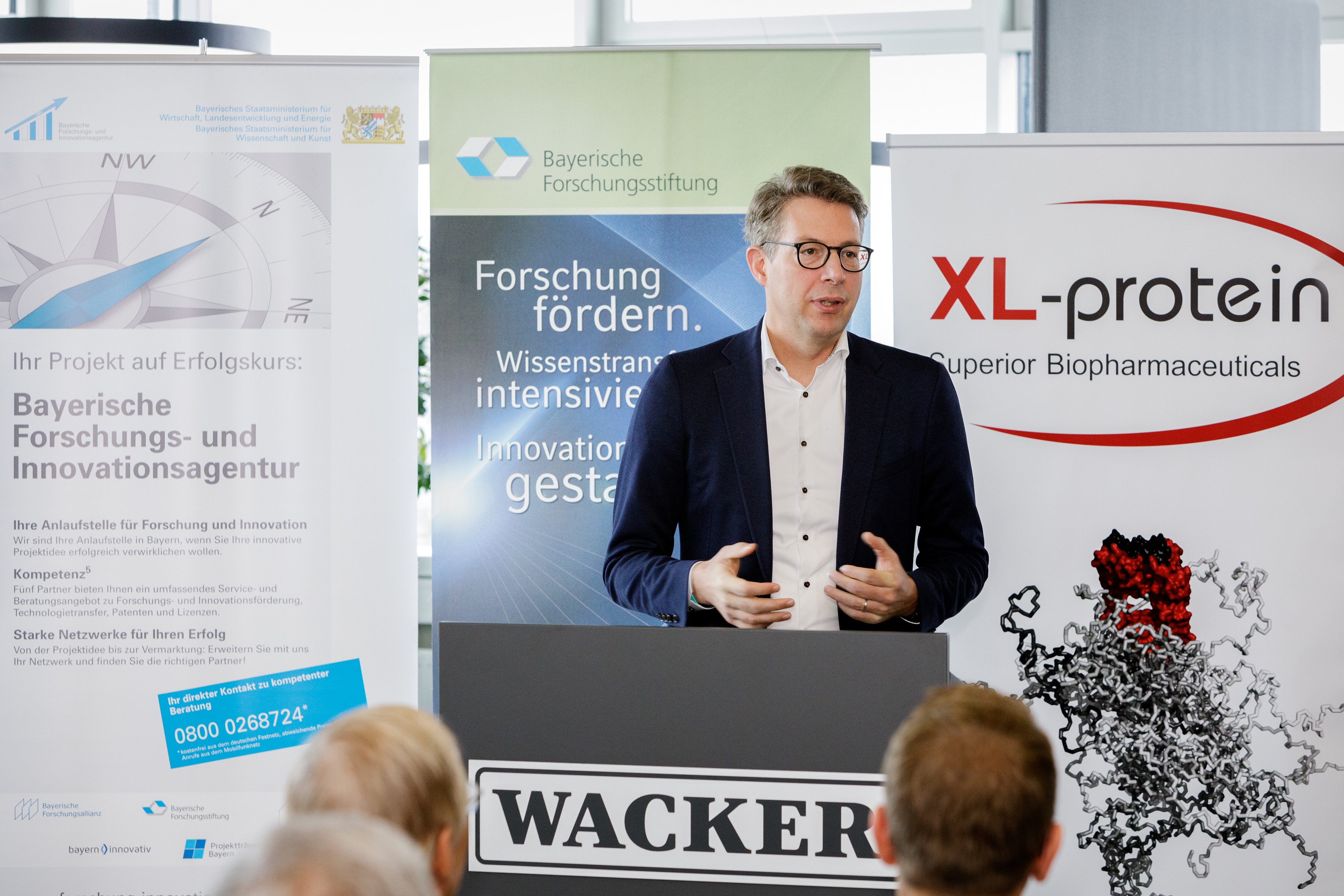 Wissenschaftsminister Markus Blume (Bild: WACKER)