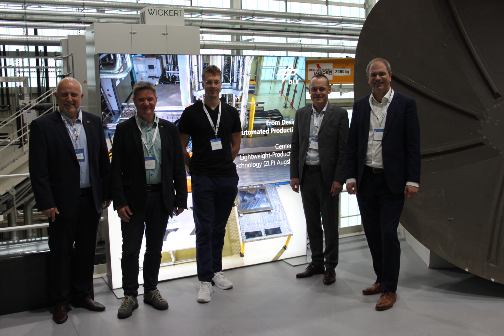 V. l. n. r.: Christian Herfert, Grenzebach Maschinenbau GmbH; Prof. Dr. Michael Kupke, DLR Zentrum für Leichtbauproduktionstechnologie; Dr. Stefan Brieschenk, COO und Mitgründer der Rocket Factory Augsburg AG; Dr. Christian Haslbeck, Geschäftsführer der Bayerischen Forschungsstiftung; Prof. Dr. Johannes Schilp, Fraunhofer IGCV und Universität Augsburg. Bild: IHK Schwaben.